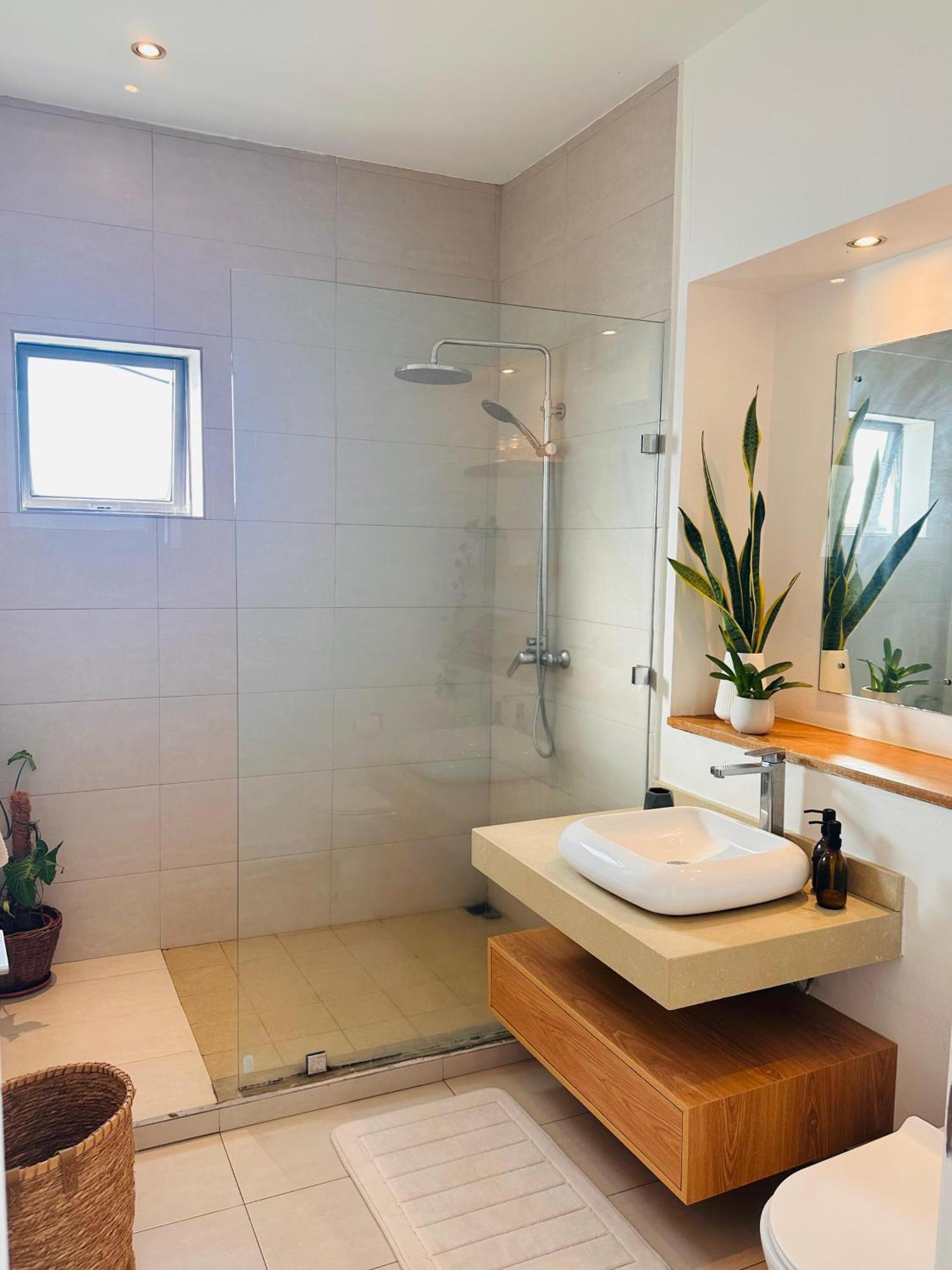Modern Villa In Grand Bay - Short Walk To Beach Eksteriør billede